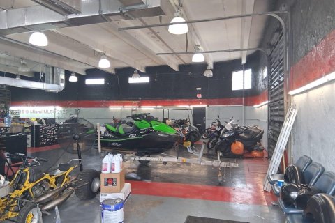 Commercial property in Opa-locka, Florida № 1979836 - photo 15