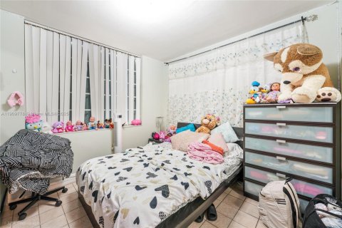 Townhouse in Hialeah, Florida 3 bedrooms, 141.95 sq.m. № 1967950 - photo 7