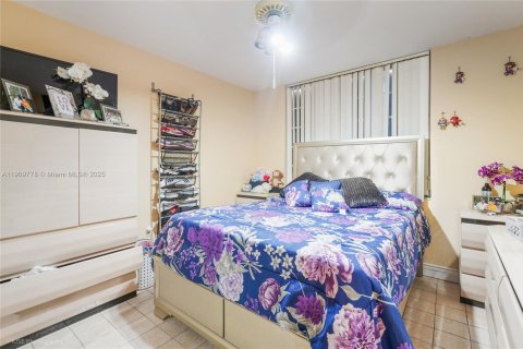 Townhouse in Hialeah, Florida 3 bedrooms, 141.95 sq.m. № 1967950 - photo 6