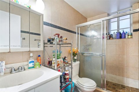 Townhouse in Hialeah, Florida 3 bedrooms, 141.95 sq.m. № 1967950 - photo 8