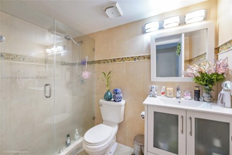 Townhouse in Hialeah, Florida 3 bedrooms, 141.95 sq.m. № 1967950 - photo 5