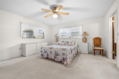 House in Lorida, Florida 3 bedrooms, 152.73 sq.m. № 2108274 - photo 21