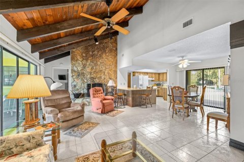 House in Lorida, Florida 3 bedrooms, 152.73 sq.m. № 2108274 - photo 9