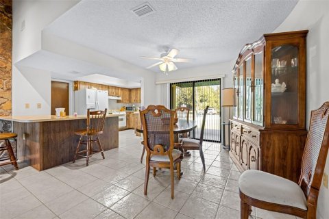 House in Lorida, Florida 3 bedrooms, 152.73 sq.m. № 2108274 - photo 13