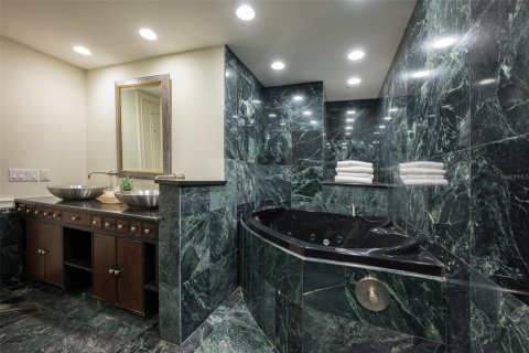 Condominio en venta en Sarasota, Florida, 2 dormitorios, 186.83 m2 № 2100785 - foto 28