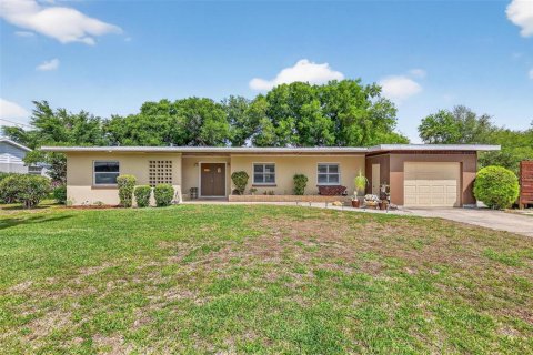 House in Umatilla, Florida 3 bedrooms, 148.27 sq.m. № 2217833