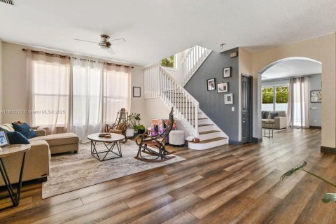 Купить виллу или дом в Гринакрес, Флорида 6 спален, 310.11м2, № 1954322 - фото 8