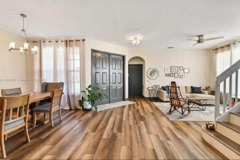 Купить виллу или дом в Гринакрес, Флорида 6 спален, 310.11м2, № 1954322 - фото 5