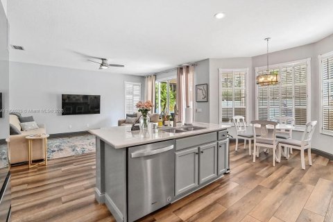 Купить виллу или дом в Гринакрес, Флорида 6 спален, 310.11м2, № 1954322 - фото 4