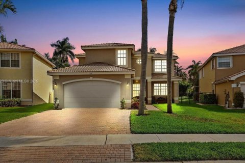 Купить виллу или дом в Гринакрес, Флорида 6 спален, 310.11м2, № 1954322 - фото 2