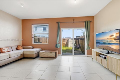 Townhouse in Homestead, Florida 3 bedrooms, 129.41 sq.m. № 2390525 - photo 9