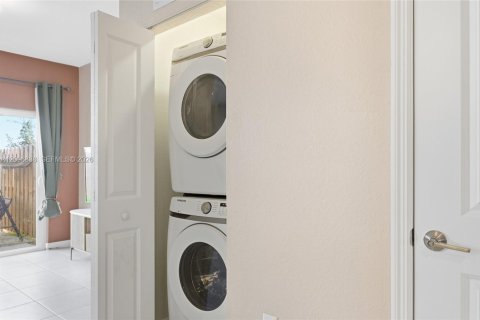 Townhouse in Homestead, Florida 3 bedrooms, 129.41 sq.m. № 2390525 - photo 20
