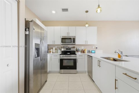 Townhouse in Homestead, Florida 3 bedrooms, 129.41 sq.m. № 2390525 - photo 7