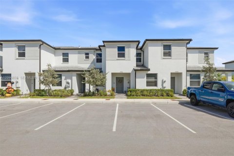 Adosado en Homestead, Florida 3 dormitorios, 129.41 m2 № 2390525