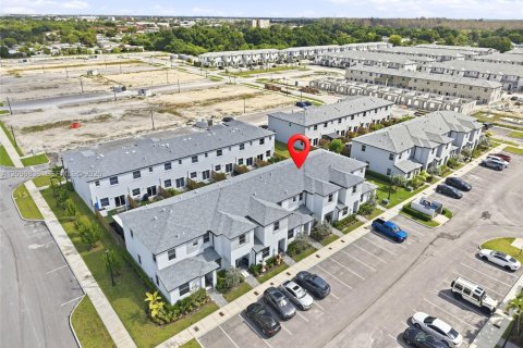 Townhouse in Homestead, Florida 3 bedrooms, 129.41 sq.m. № 2390525 - photo 24
