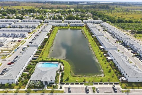 Townhouse in Homestead, Florida 3 bedrooms, 129.41 sq.m. № 2390525 - photo 28