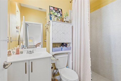 Townhouse in Homestead, Florida 3 bedrooms, 129.41 sq.m. № 2390525 - photo 16