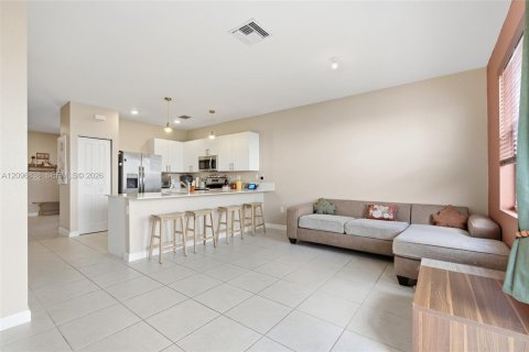 Townhouse in Homestead, Florida 3 bedrooms, 129.41 sq.m. № 2390525 - photo 11