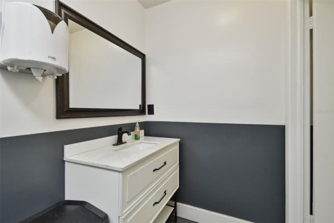 Propiedad comercial en venta en Saint Petersburg, Florida, 231.88 m2 № 1625776 - foto 28