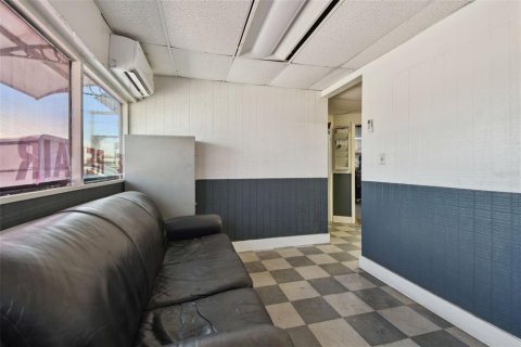 Propiedad comercial en venta en Saint Petersburg, Florida, 231.88 m2 № 1625776 - foto 23