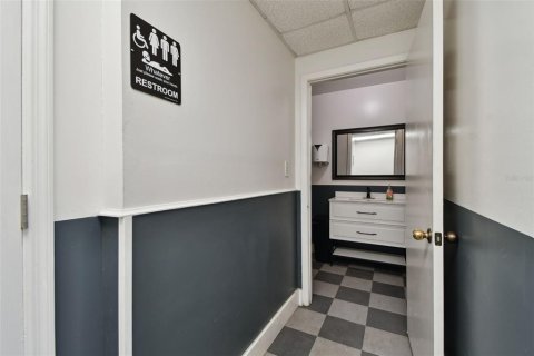 Propiedad comercial en venta en Saint Petersburg, Florida, 231.88 m2 № 1625776 - foto 25