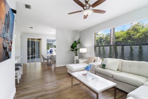 House in Tampa, Florida 3 bedrooms, 186.45 sq.m. № 1887025 - photo 20