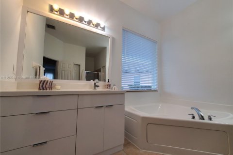 Casa en venta en Weston, Florida, 4 dormitorios, 230.03 m2 № 1953111 - foto 20