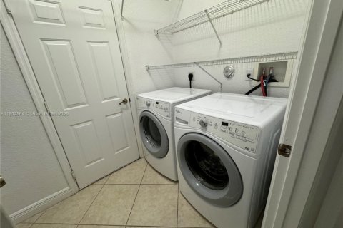 Casa en venta en Weston, Florida, 4 dormitorios, 230.03 m2 № 1953111 - foto 30