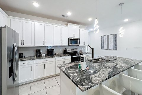 Touwnhouse à vendre à Kissimmee, Floride: 5 chambres, 213.12 m2 № 2105584 - photo 12