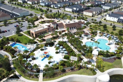 Touwnhouse à vendre à Kissimmee, Floride: 5 chambres, 213.12 m2 № 2105584 - photo 3