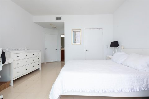 Купить кондоминиум в Майами, Флорида 2 спальни, 102.1м2, № 1979870 - фото 12