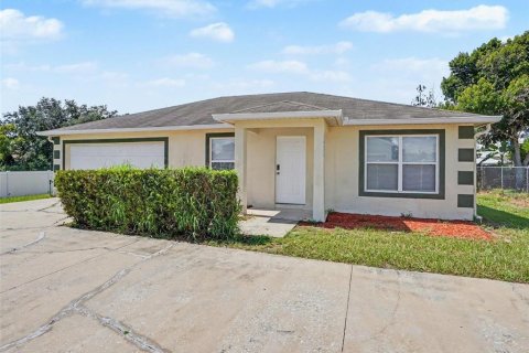 Villa ou maison à Kissimmee, Floride 3 chambres, 116.31 m2 № 2344831