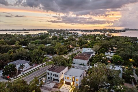 Casa en alquiler en Sarasota, Florida, 4 dormitorios, 264.49 m2 № 1670169 - foto 2