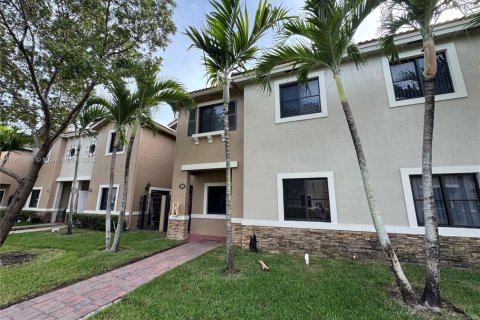 Casa en Cutler Bay, Florida 3 dormitorios, 140.75 m2 № 2013575
