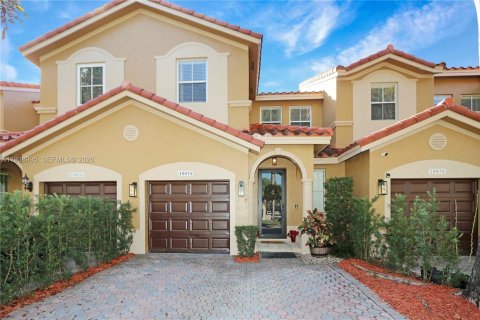 Touwnhouse à vendre à Miami, Floride: 3 chambres, 147.99 m2 № 1996949 - photo 4