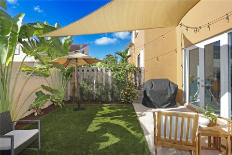 Touwnhouse à vendre à Miami, Floride: 3 chambres, 147.99 m2 № 1996949 - photo 3