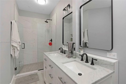 Touwnhouse à vendre à Miami, Floride: 3 chambres, 147.99 m2 № 1996949 - photo 28