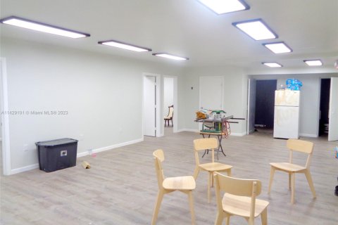 Commercial property in Fort Lauderdale, Florida № 643999 - photo 1