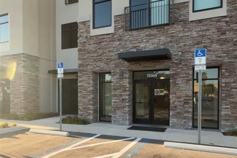 Propiedad comercial en alquiler en Orlando, Florida, 62.99 m2 № 1717419 - foto 1