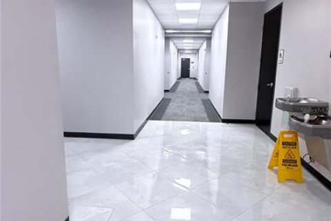 Propiedad comercial en alquiler en Orlando, Florida, 62.99 m2 № 1717419 - foto 3