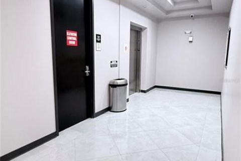 Propiedad comercial en alquiler en Orlando, Florida, 62.99 m2 № 1717419 - foto 2