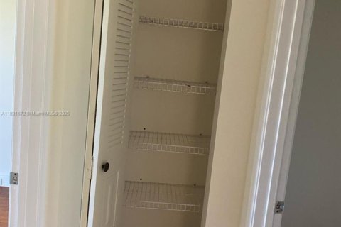 Купить кондоминиум в Пемброк-Пайнс, Флорида 2 спальни, 76.09м2, № 1809619 - фото 10