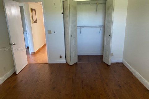 Купить кондоминиум в Пемброк-Пайнс, Флорида 2 спальни, 76.09м2, № 1809619 - фото 19