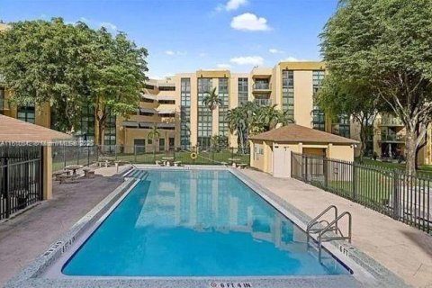 Condo in Miami, Florida, 2 bedrooms  № 2027581 - photo 28