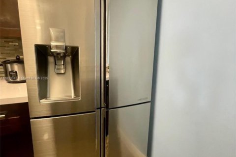 Condo in Miami, Florida, 2 bedrooms  № 2027581 - photo 8