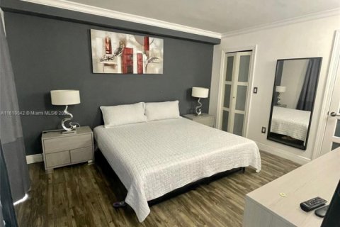 Condo in Miami, Florida, 2 bedrooms  № 2027581 - photo 10
