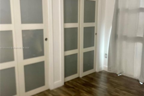 Condo in Miami, Florida, 2 bedrooms  № 2027581 - photo 19