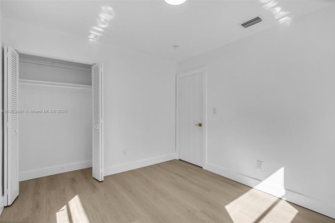 Casa en venta en Miami, Florida, 3 dormitorios, 141.12 m2 № 1956942 - foto 20