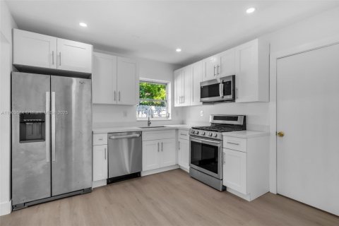 Casa en venta en Miami, Florida, 3 dormitorios, 141.12 m2 № 1956942 - foto 11
