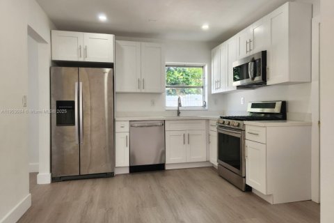 Villa ou maison à vendre à Miami, Floride: 3 chambres, 141.12 m2 № 1956942 - photo 9